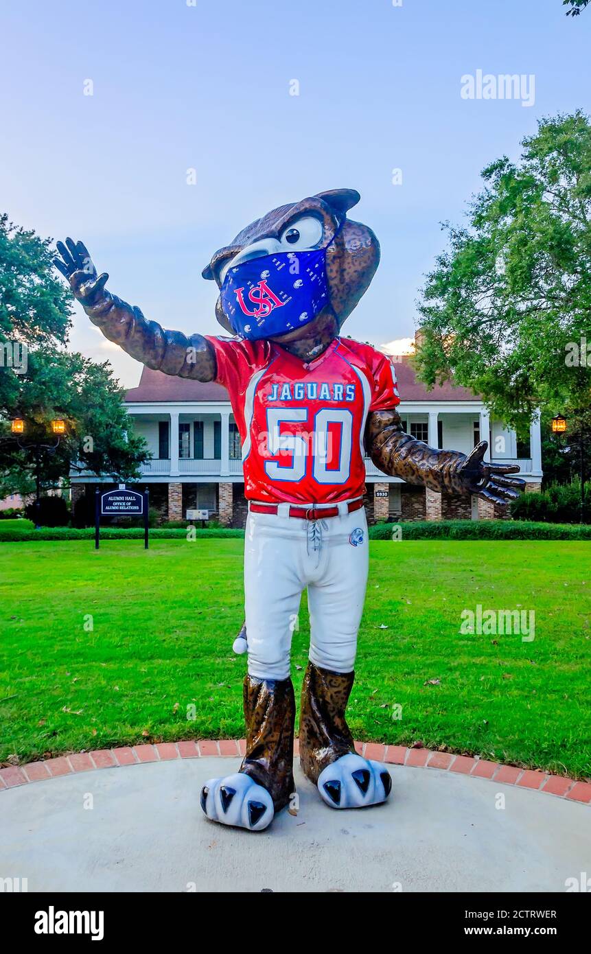 La mascotte de l'Université de l'Alabama du Sud, la jaguar, porte un masque pour empêcher la COVID-19, 22 août 2020, à Mobile, Alabama. Banque D'Images