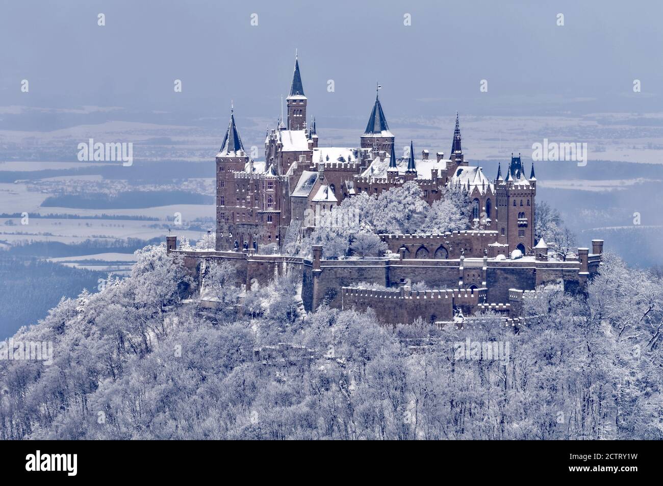 Château de Hohenzollern: Vue de la 'Corne de Zeller' à la limite nord des Alpes souabes, district de Zollernalb, Bade-Wurtemberg, Allemagne Banque D'Images