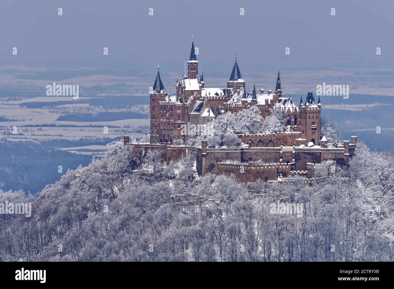 Château de Hohenzollern: Vue de la 'Corne de Zeller' à la limite nord des Alpes souabes, district de Zollernalb, Bade-Wurtemberg, Allemagne Banque D'Images