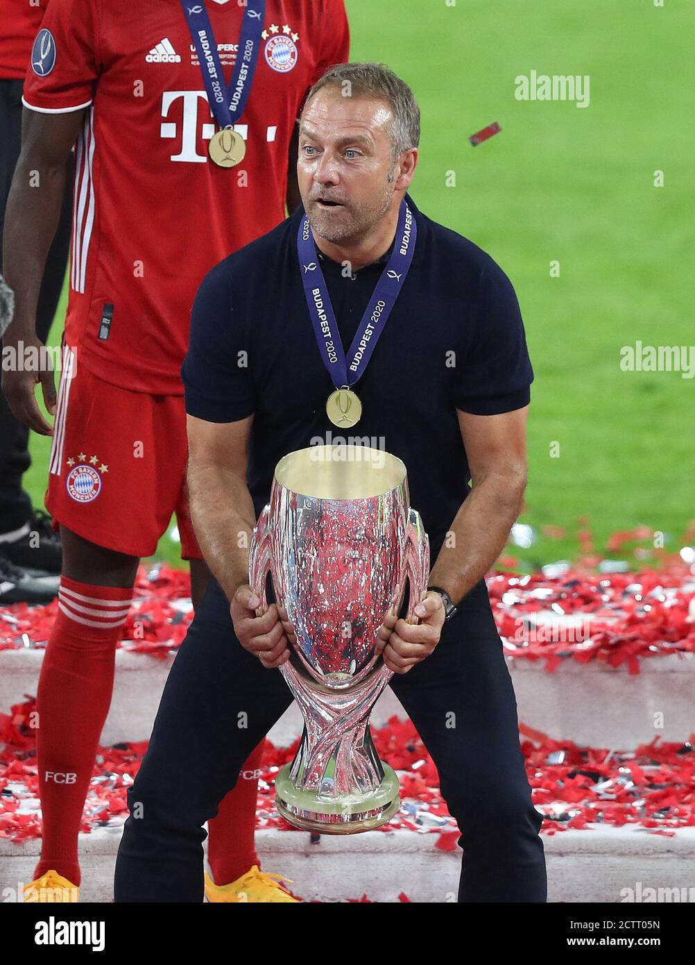 Budapest, Ungarn. 24 septembre 2020. Firo: 24.09.2020 football, UEFA Super Cup 2020 FC Bayern Munich Muenchen - Sevilla FC 2: 1 NV vainqueur de la Supercup européenne, vainqueur, FC Bayern Munich, célébration, jubilation, cérémonie de remise de prix, avec coupe, jubilation, geste, geste, entraîneur FCB, entraîneur, Hansi Flick, | usage dans le monde entier crédit: dpa/Alamy Live News Banque D'Images