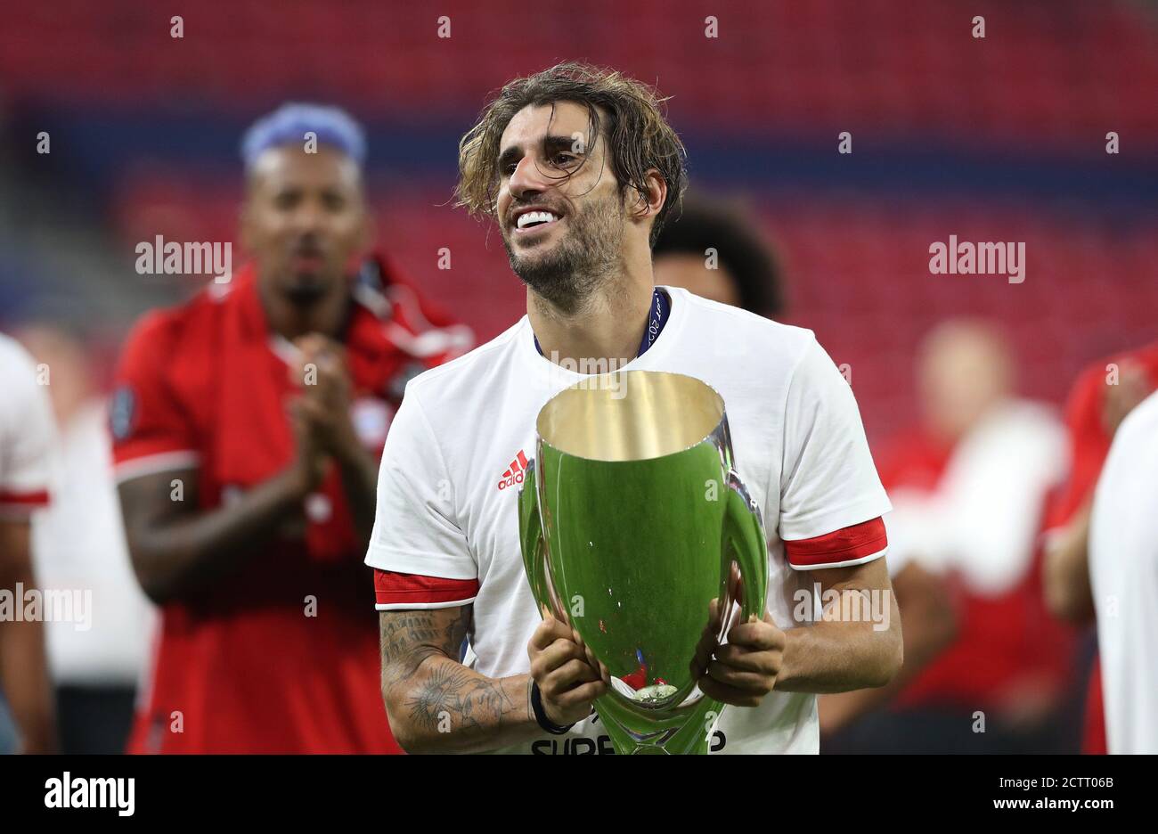 Budapest, Ungarn. 24 septembre 2020. Firo: 24.09.2020 football, UEFA Super Cup 2020 FC Bayern Munich Muenchen - Sevilla FC 2: 1 NV vainqueur de la Supercup européenne, FC Bayern Munich, célébration, jubilation, cérémonie de remise de prix, avec coupe, jubilation, geste, geste, FCB Javi Martínez, Martinez, | usage dans le monde crédit: dpa/Alay Live News Banque D'Images