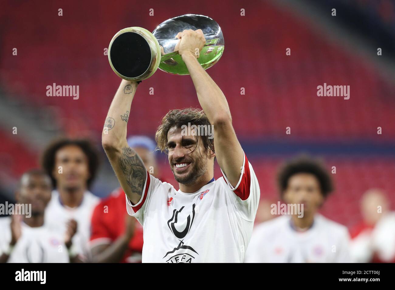 Budapest, Ungarn. 24 septembre 2020. Firo: 24.09.2020 football, UEFA Super Cup 2020 FC Bayern Munich Muenchen - Sevilla FC 2: 1 NV vainqueur de la Supercup européenne, FC Bayern Munich, célébration, jubilation, cérémonie de remise de prix, avec coupe, jubilation, geste, geste, FCB Javi Martínez, Martinez, | usage dans le monde crédit: dpa/Alay Live News Banque D'Images