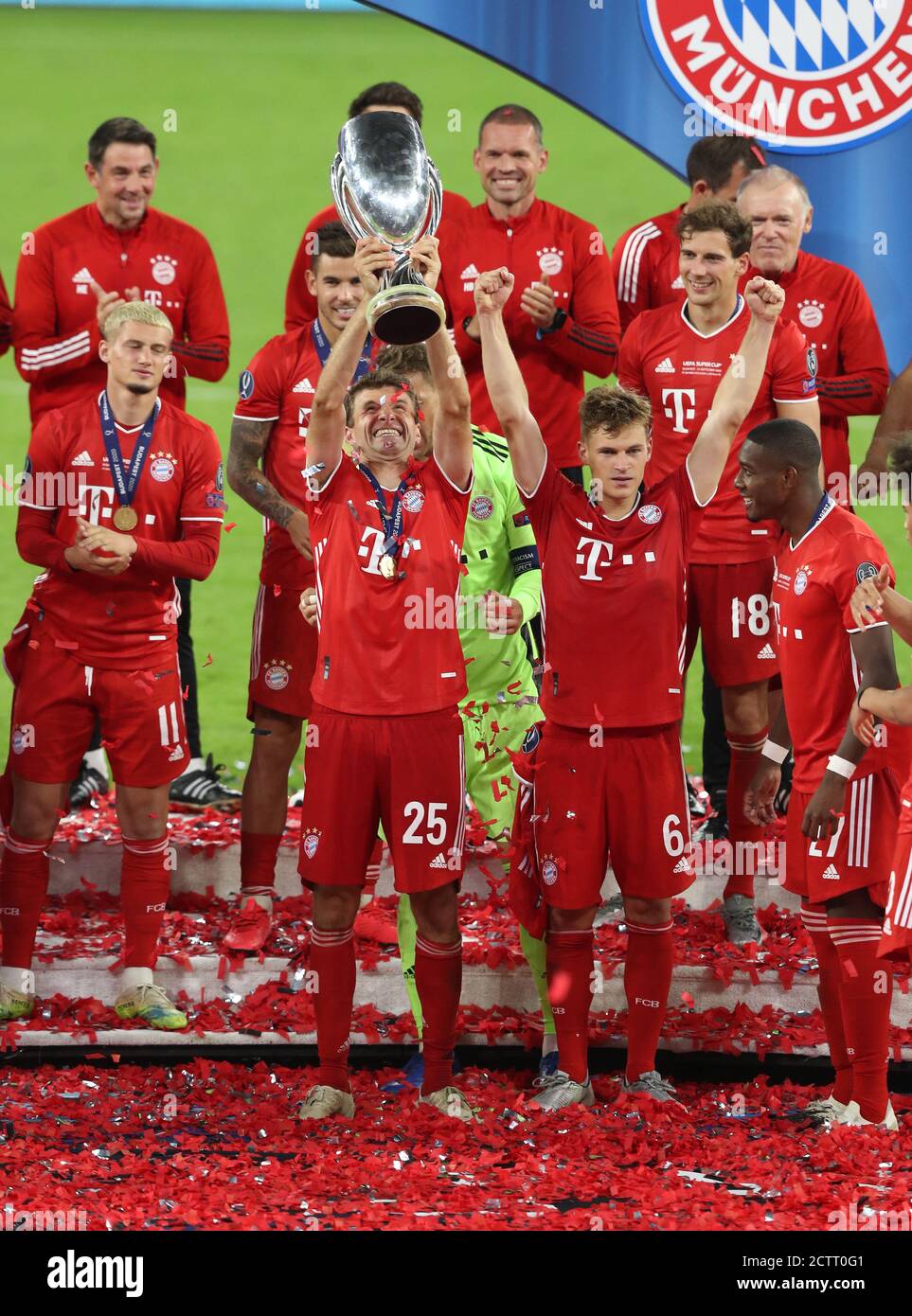 Budapest, Ungarn. 24 septembre 2020. Firo: 24.09.2020 football, UEFA Super Cup 2020 FC Bayern Munich Muenchen - Sevilla FC 2: 1 NV vainqueur de la Supercup européenne, FC Bayern Munich, célébration, jubilation, cérémonie de remise de prix, avec coupe, jubilation, geste, geste, FCB Thomas Muller, Mueller, | usage dans le monde entier crédit: dpa/Alay Live News Banque D'Images