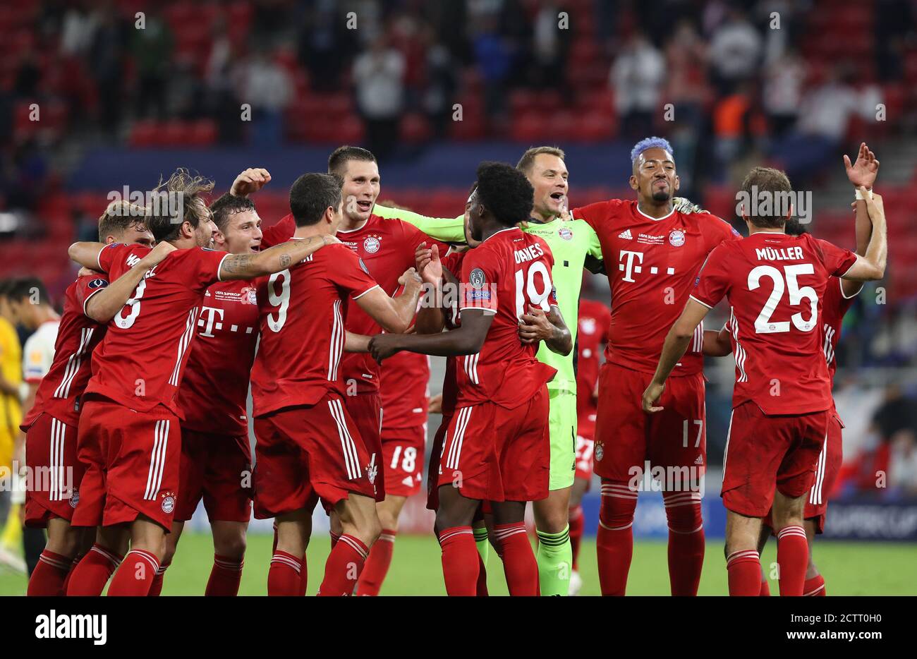 Budapest, Ungarn. 24 septembre 2020. Firo: 24.09.2020 football, UEFA Super Cup 2020 FC Bayern Munich Muenchen - Sevilla FC 2: 1 NV FCB goalwart, goalhuter, gardien de but, Manuel Neuer, jubilation finale, jubilation, plus de 5 cinq joueurs, cercle, cercle d'équipe, FCB Niklas Suele, FCB, Jerome, Fateng, Jerome KCB, Jerome FCB, Jerome Kimmg, Jerome FCB Serge Gnabry, FCB Thomas Muller, Mueller, FCB Alphonso Davies, FCB Javi Martínez, Martinez, FCB Corentin Tolisso, | utilisation dans le monde entier crédit: dpa/Alay Live News Banque D'Images