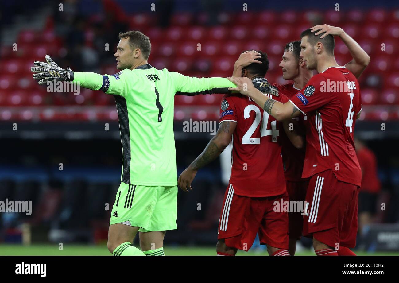 Budapest, Ungarn. 24 septembre 2020. Firo: 24.09.2020 football, UEFA Super Cup 2020 FC Bayern Munich Muenchen - Sevilla FC 2: 1 NV FCB goalwart, goalhuter, gardien de but, Manuel Neuer, jubilation finale, jubilation, palourdes, vagues, geste, geste, FCB Niklas Sule, Suele, FCB Corentin, Manuel Neuer, utilisation du crédit Benjamin, FCB : actualités en direct de dpa/Alamy Banque D'Images