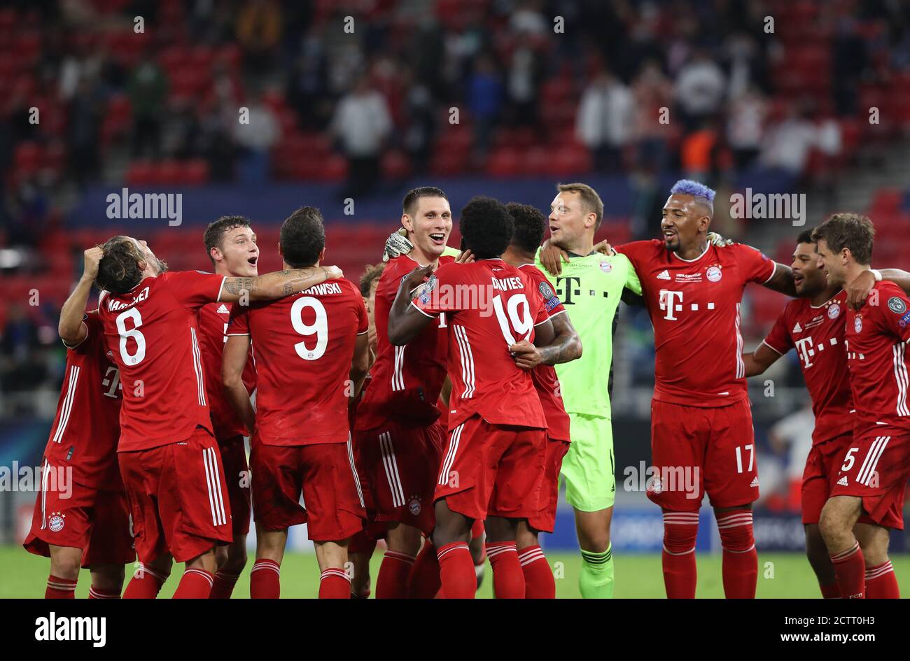Budapest, Ungarn. 24 septembre 2020. Firo: 24.09.2020 football, UEFA Super Cup 2020 FC Bayern Munich Muenchen - Sevilla FC 2: 1 NV FCB goalwart, goalhuter, gardien de but, Manuel Neuer, jubilation finale, jubilation, plus de 5 cinq joueurs, cercle, cercle d'équipe, FCB Niklas Suele, FCB, Jerome, Fateng, Jerome KCB, Jerome FCB, Jerome Kimmg, Jerome FCB Serge Gnabry, FCB Thomas Muller, Mueller, FCB Alphonso Davies, FCB Javi Martínez, Martinez, FCB Corentin Tolisso, | utilisation dans le monde entier crédit: dpa/Alay Live News Banque D'Images