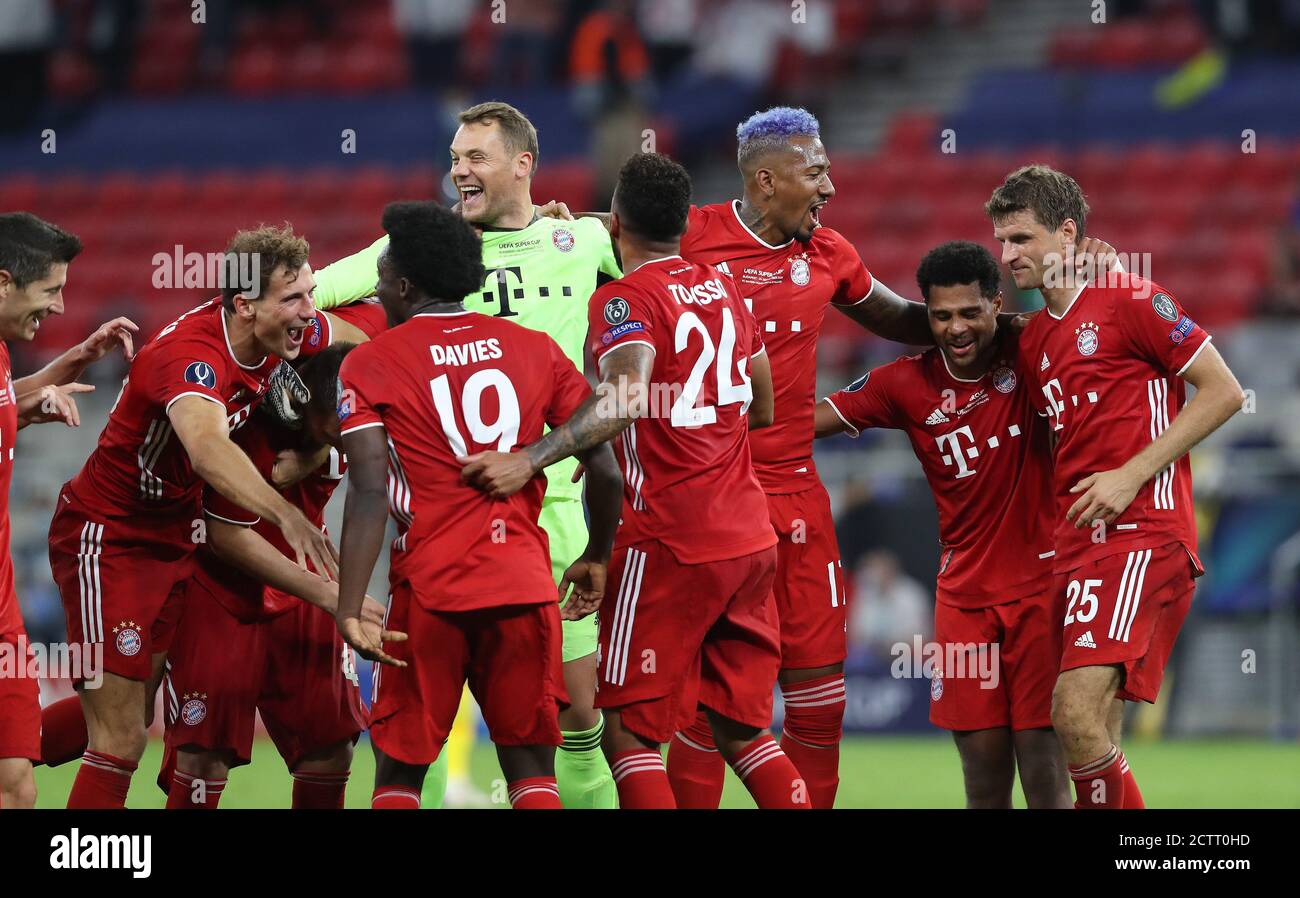 Budapest, Ungarn. 24 septembre 2020. Firo: 24.09.2020 football, UEFA Super Cup 2020 FC Bayern Munich Muenchen - Sevilla FC 2: 1 NV FCB goalwart, goalhuter, gardien de but, Manuel Neuer, jubilation finale, jubilation, plus de cinq joueurs, cercle, cercle d'équipe, FCB Niklas Sule, FCB, Jérôme Jerome, Jérôme KCB, Jerome KCB, Jerome Kimmg, Jerome FCB Serge Gnabry, FCB Thomas Muller, Mueller, FCB Alphonso Davies, FCB Javi Martínez, Martinez, FCB Corentin Tolisso, FCB Leon Goretzka, | utilisation dans le monde crédit: dpa/Alay Live News Banque D'Images