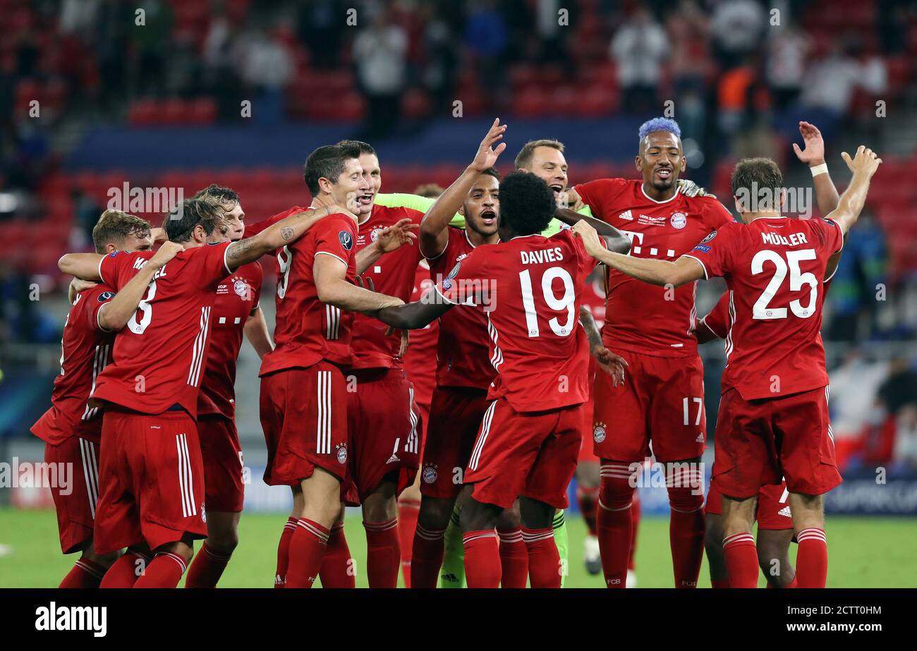 Budapest, Ungarn. 24 septembre 2020. Firo: 24.09.2020 football, UEFA Super Cup 2020 FC Bayern Munich Muenchen - Sevilla FC 2: 1 NV FCB goalwart, goalhuter, gardien de but, Manuel Neuer, jubilation finale, jubilation, plus de 5 cinq joueurs, cercle, cercle d'équipe, FCB Niklas Suele, FCB, Jerome, Fateng, Jerome KCB, Jerome FCB, Jerome Kimmg, Jerome FCB Serge Gnabry, FCB Thomas Muller, Mueller, FCB Alphonso Davies, FCB Javi Martínez, Martinez, FCB Corentin Tolisso, | utilisation dans le monde entier crédit: dpa/Alay Live News Banque D'Images