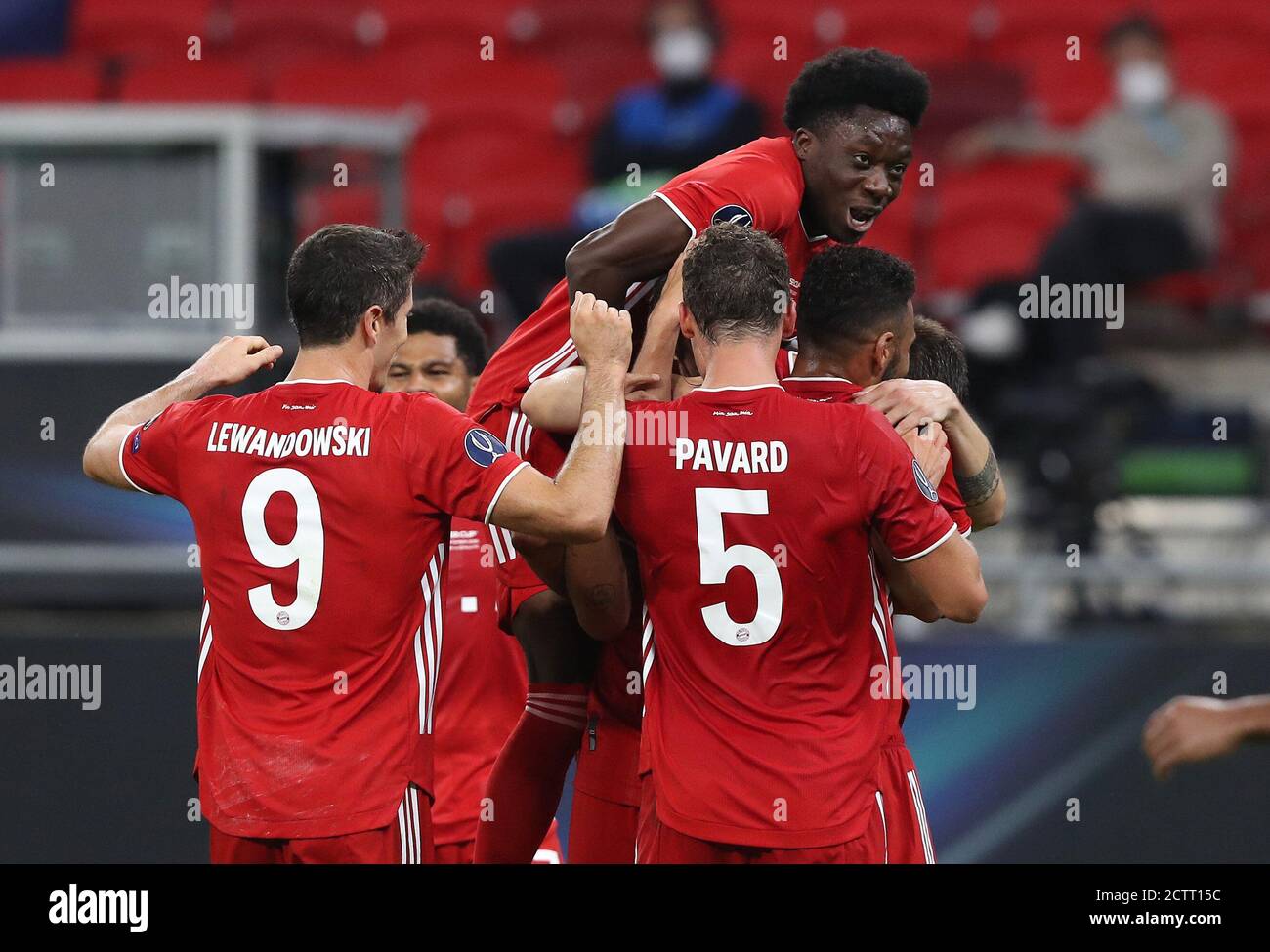 Budapest, Ungarn. 24 septembre 2020. Firo: 24.09.2020 football, UEFA Super Cup 2020 FC Bayern Munich Muenchen - Sevilla FC 2: 1 NV FCB Javi Martínez, Martinez, jubilation, Freude, rires, rires, goaljubel, geste, geste, geste, après les 2: 1, FCB Alphonso Davies, plus de cinq cinq joueurs, FCB Benjamin Pavard, FCB Corentin Tolisso, FCB Robert Lewandowski, | usage dans le monde crédit: dpa/Alay Live News Banque D'Images