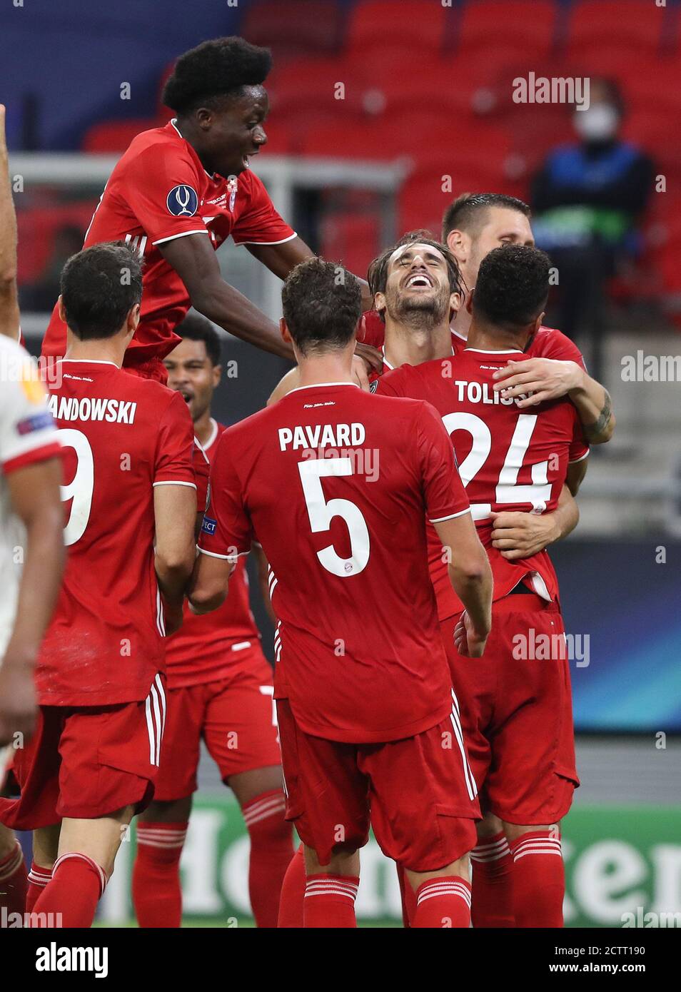 Budapest, Ungarn. 24 septembre 2020. Firo: 24.09.2020 football, UEFA Super Cup 2020 FC Bayern Munich Muenchen - Sevilla FC 2: 1 NV FCB Javi Martínez, Martinez, jubilation, Freude, rires, rires, goaljubel, geste, geste, geste, après les 2: 1, FCB Alphonso Davies, plus de cinq cinq joueurs, FCB Benjamin Pavard, FCB Corentin Tolisso, FCB Robert Lewandowski, | usage dans le monde crédit: dpa/Alay Live News Banque D'Images