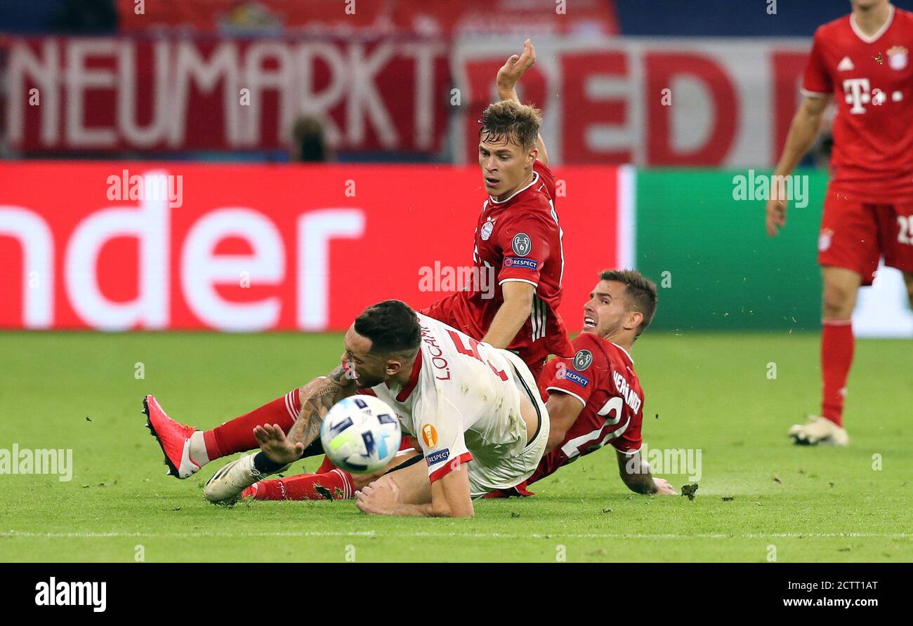 Budapest, Ungarn. 24 septembre 2020. Firo: 24.09.2020Fussball, Fussball UEFA Super Cup 2020 FC Bayern Munich Muenchen - Sevilla FC 2:1 N.V. FCB Lucas Hernández, Hernandez, duels, Duell, SFC Lucas Ocampos, FCB Joshua Kimmich, |usage Worldwide Credit: dpa/Alay Live News Banque D'Images
