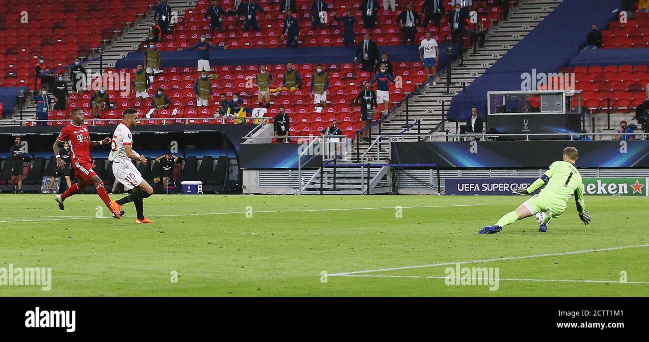 Budapest, Ungarn. 21 septembre 2020. Firo: 24.09.2020 football, UEFA Super Cup 2020 FC Bayern Munich Muenchen - Sevilla FC 2: 1 tir de but NV, chance de but, chance, tir, possibilité de but, parade, sauvetage, acte de sauvetage, FCB goalwart, goalhuter, gardien de but, Manuel Neuer, SFC Youssef en-Nesyri, duels, duel, FCB David Alaba, | usage Worldwide Credit: dpa/Alay Live News Banque D'Images