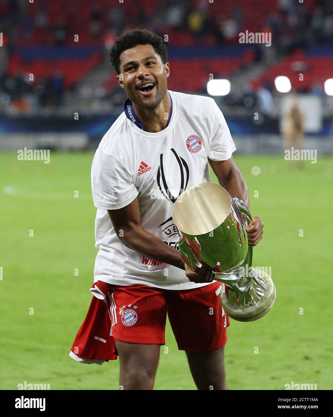 Budapest, Ungarn. 21 septembre 2020. Firo: 24.09.2020 football, UEFA Super Cup 2020 FC Bayern Munich Muenchen - Sevilla FC 2: 1 NV vainqueur de la Supercup européenne, gagnant, FC Bayern Munich, célébration, jubilation, avec Pokal, jubilation, trophée, FCB Serge Gnabry, | usage dans le monde crédit: dpa/Alay Live News Banque D'Images