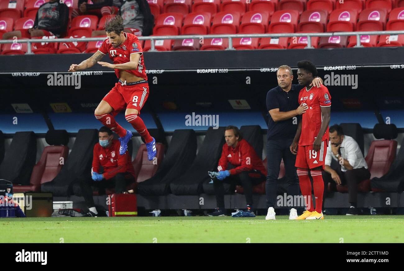 Budapest, Ungarn. 24 septembre 2020. Firo: 24.09.2020 football, UEFA Super Cup 2020 FC Bayern Munich Muenchen - Sevilla FC 2: 1 NV FCB Javi Martínez, Martinez, entraîneur FCB, entraîneur, Hansi Flick, geste, geste, substitution, FCB Alphonso Davies, | usage dans le monde entier crédit: dpa/Alay Live News Banque D'Images