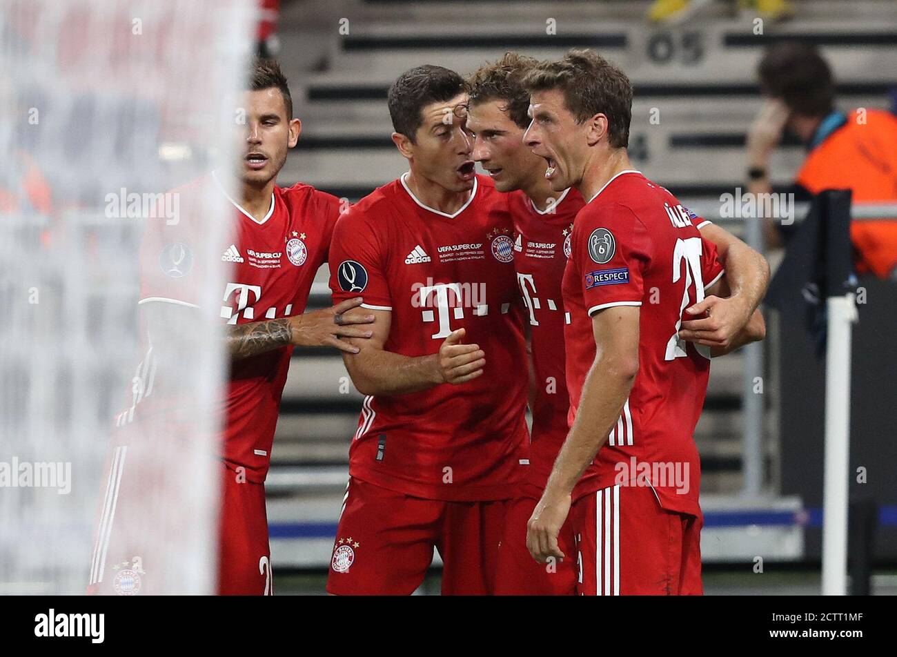 Budapest, Ungarn. 24 septembre 2020. Firo: 24.09.2020 football, UEFA Super Cup 2020 FC Bayern Munich Muenchen - Sevilla FC 2: 1 NV jubilation, goaljubel, après le 1: 1, FCB Leon Goretzka, FCB Thomas Muller, Mueller, FCB Robert Lewandowski, FCB Hernández, Hernández, | usage dans le monde entier crédit: dpa/Alay Live News Banque D'Images