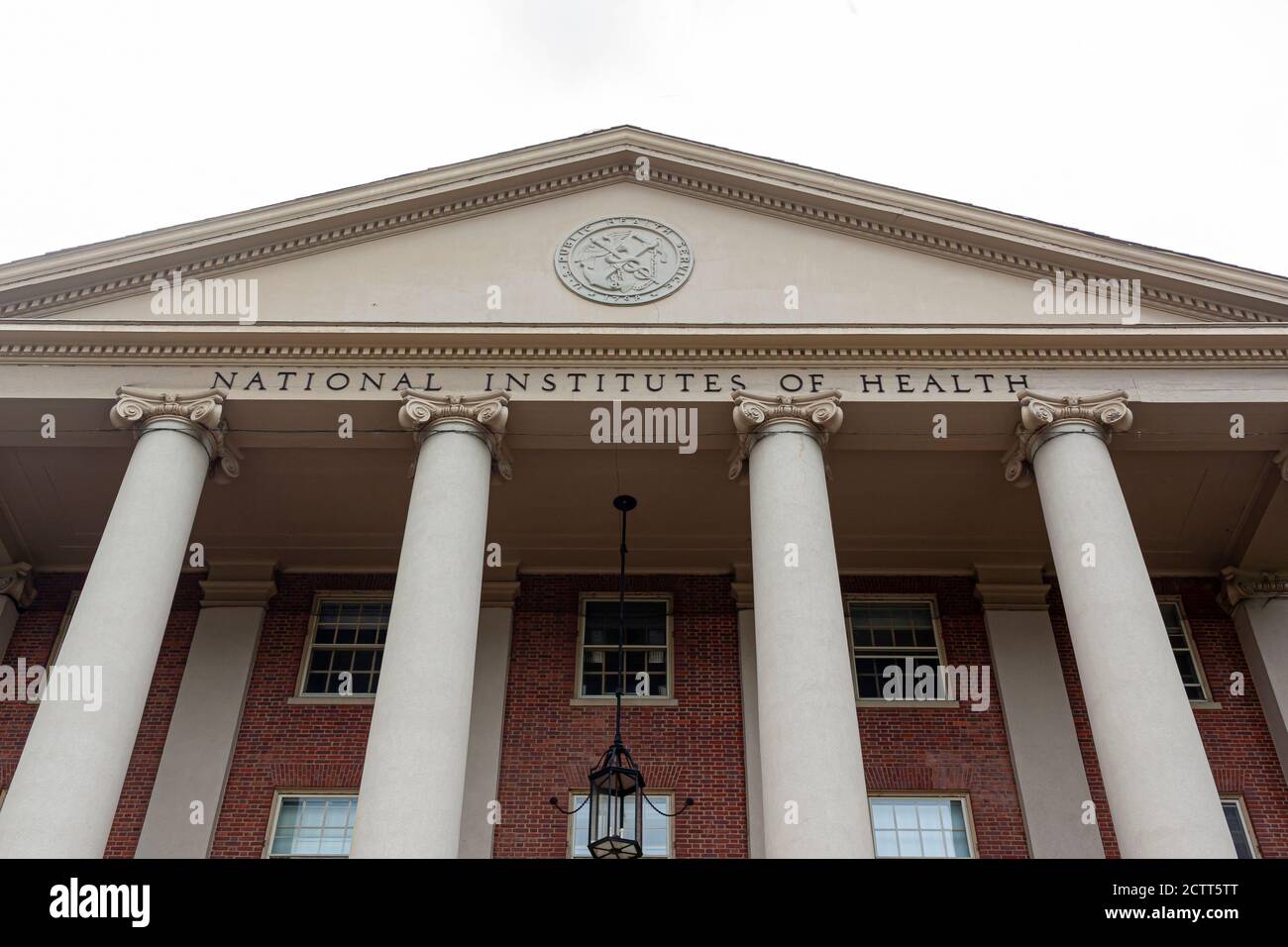 Bethesda, Maryland 09/12/2020: Vue du bâtiment historique principal (bâtiment 1) des National Institutes of Health (NIH) à l'intérieur du campus de Bethesda. U. Banque D'Images