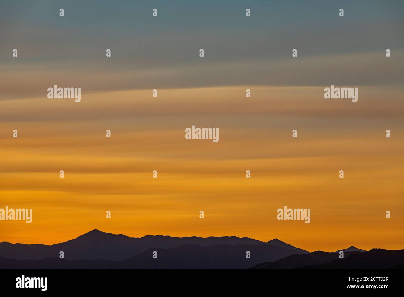 États-Unis, Idaho, Sun Valley, ciel spectaculaire sur les montagnes au lever du soleil Banque D'Images