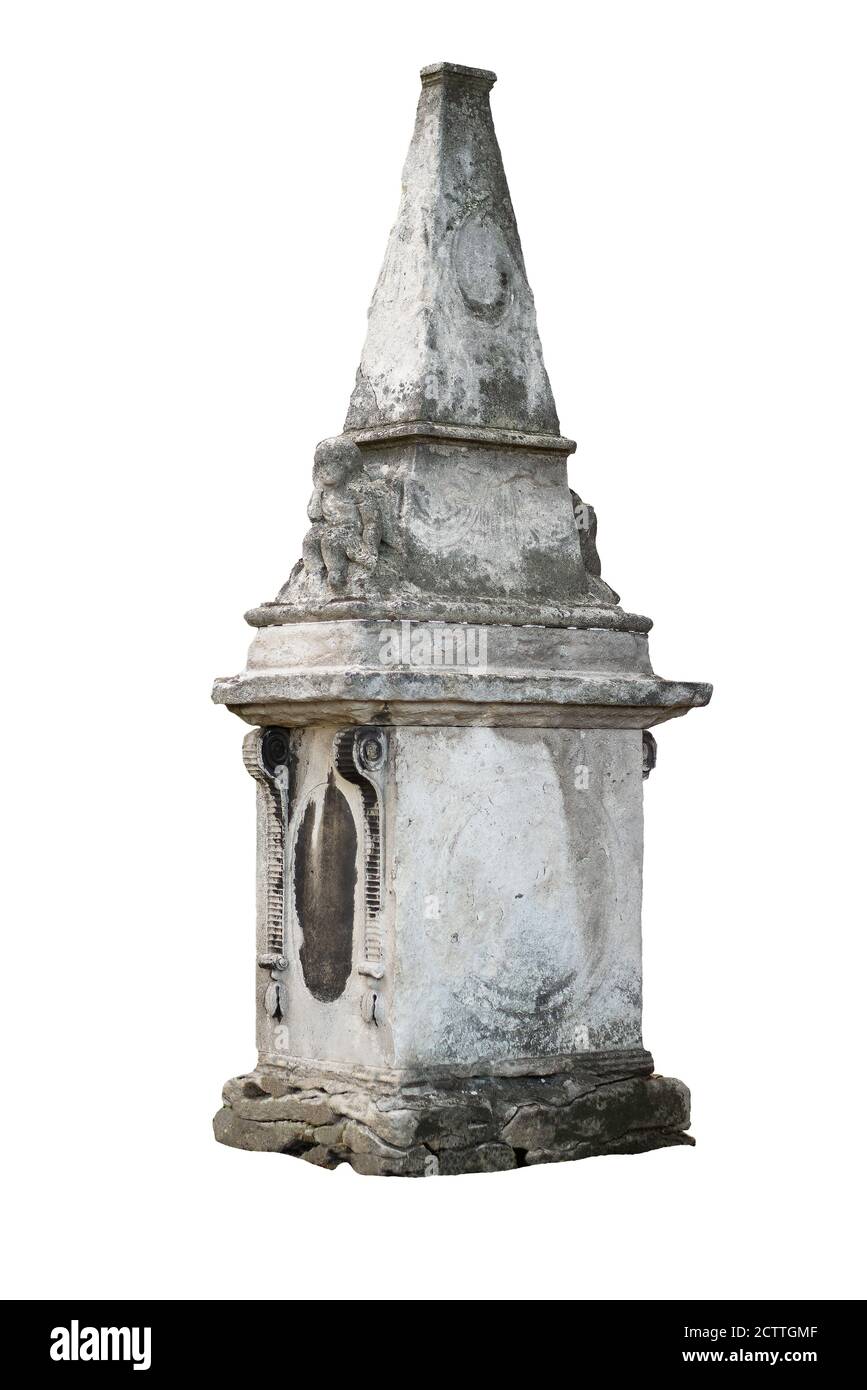 Vieille pierre tombale chrétienne isolée sur fond blanc Banque D'Images