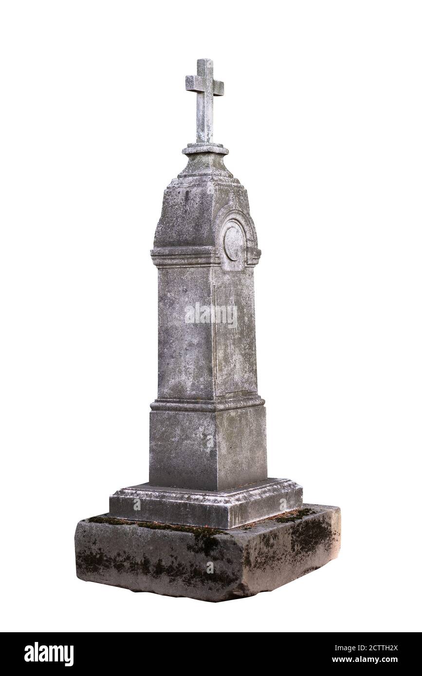 Vieille pierre tombale chrétienne isolée sur fond blanc Banque D'Images