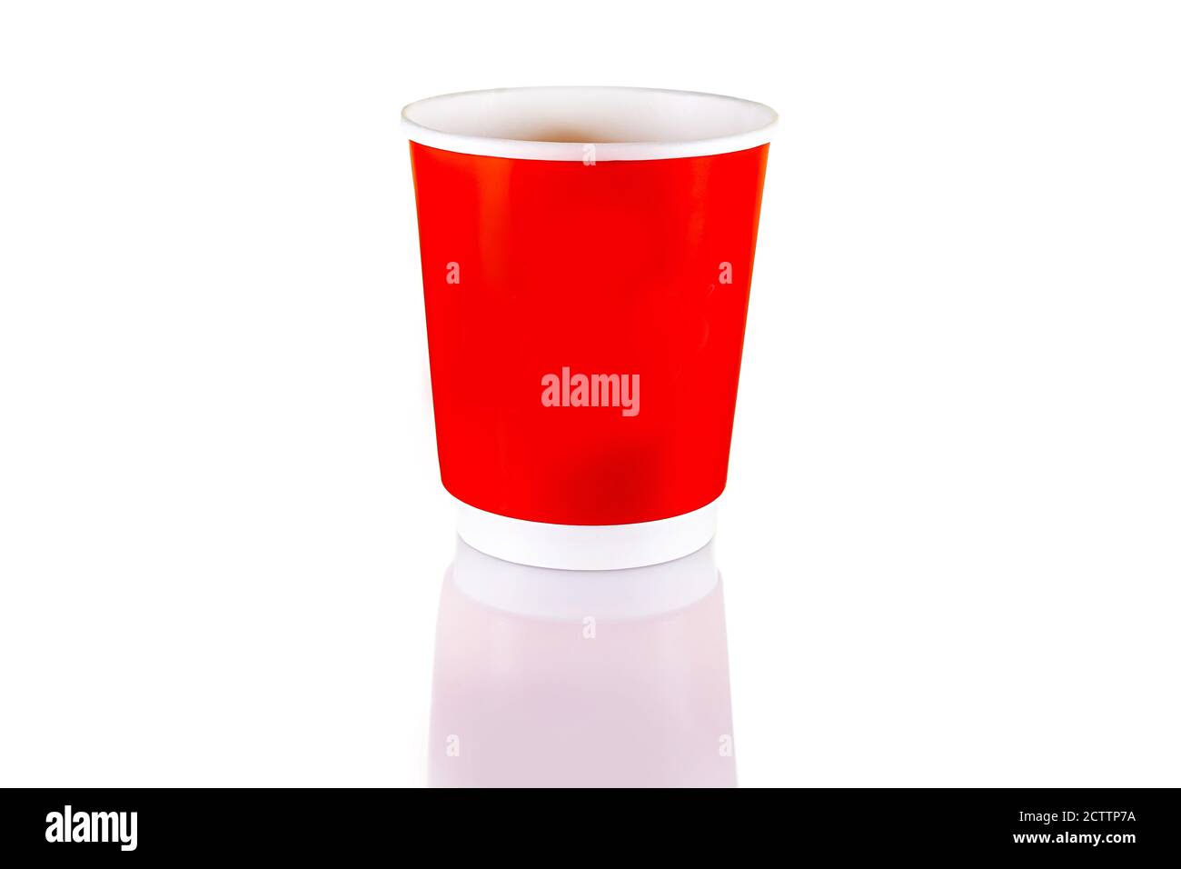 Coloré blanc rouge bleu jaune Paper Cup tasse gros plan, maquette isolé, pour boire, café, fond blanc zéro déchet ECO Banque D'Images