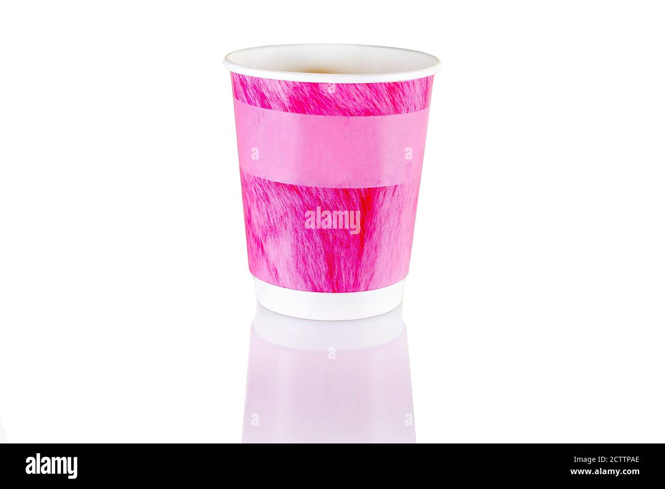 Coloré blanc rouge bleu jaune Paper Cup tasse gros plan, maquette isolé, pour boire, café, fond blanc zéro déchet ECO Banque D'Images