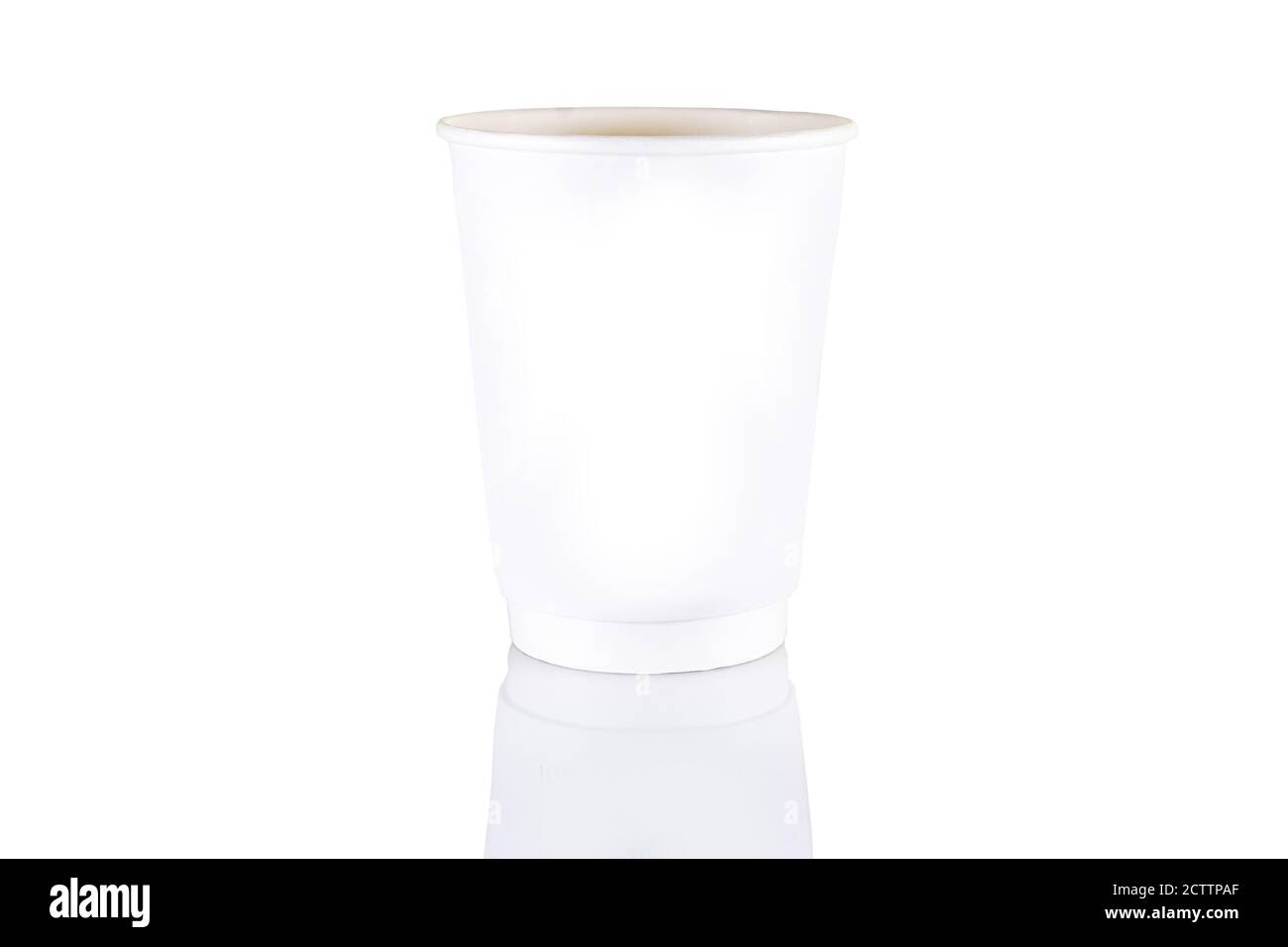 Coloré blanc rouge bleu jaune Paper Cup tasse gros plan, maquette isolé, pour boire, café, fond blanc zéro déchet ECO Banque D'Images