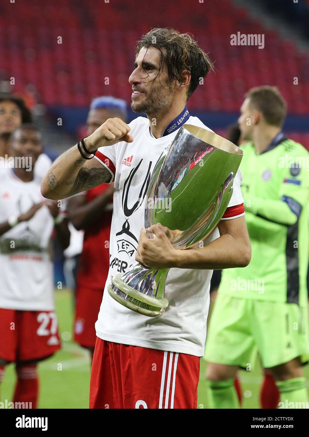Firo: 24.09.2020 football, football UEFA Super Cup 2020 FC Bayern Munich Muenchen - Sevilla FC 2: 1 NV vainqueur de la Supercup européenne, FC Bayern Munich, célébration, jubilation, cérémonie de remise, avec coupe, jubilation, geste, geste, FCB Javi Martínez, Martinez, | usage dans le monde entier Banque D'Images