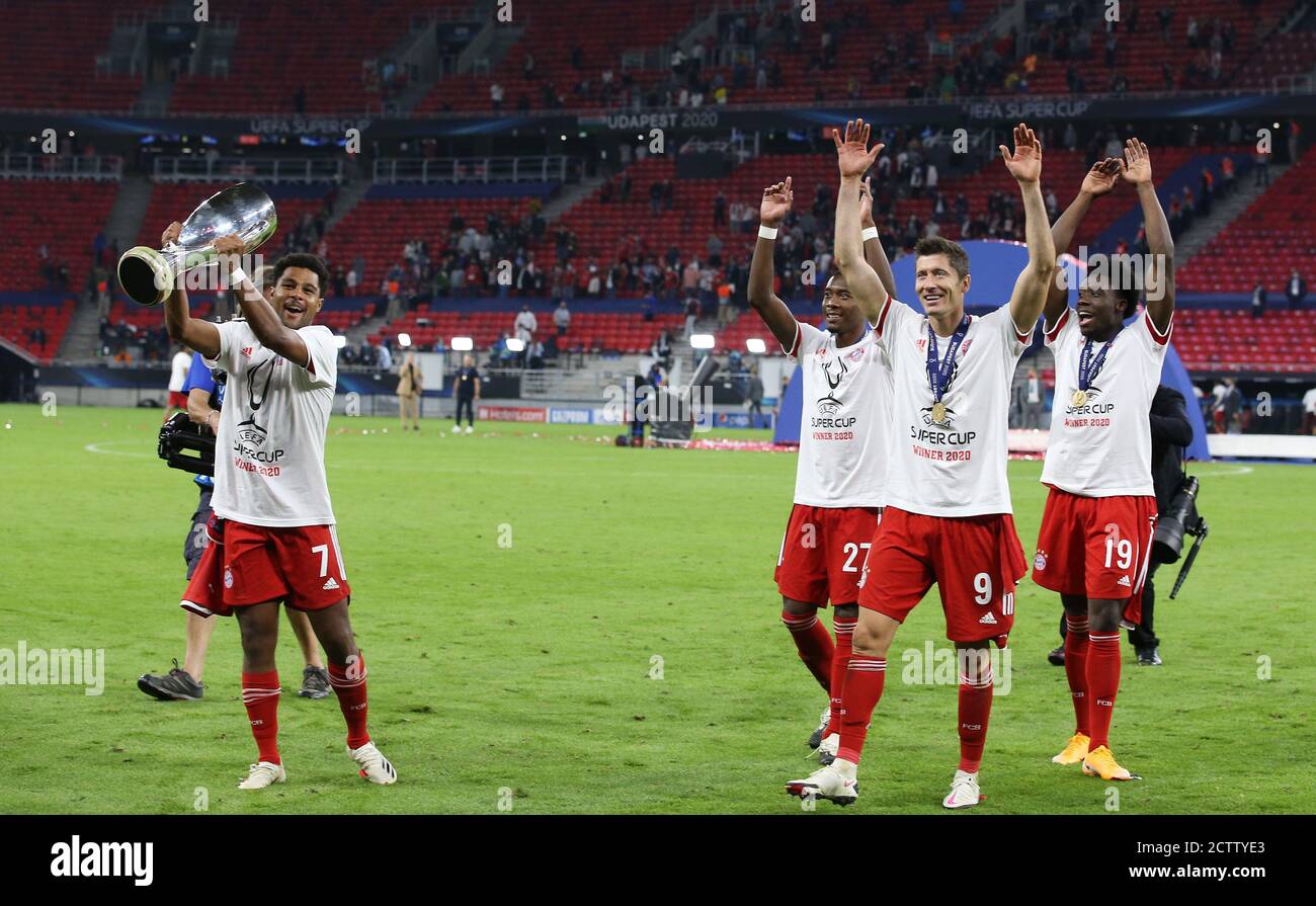 Firo: 24.09.2020 football, football UEFA Super Cup 2020 FC Bayern Munich Muenchen - Sevilla FC 2: 1 NV vainqueur de la Supercup européenne, gagnant, FC Bayern Munich, célébration, jubilation, cérémonie de remise de prix, avec coupe, jubilation, geste, geste, FCB Serge Gnabry, FCB Robert Lewandowski, Welle, jubilation finale, la ola, laola, FCB Alphonso Davies, FCB David Alaba, | utilisation dans le monde entier Banque D'Images