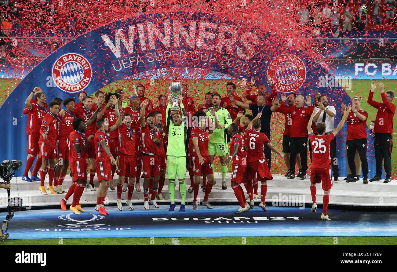 FIro: 24.09.2020 football, UEFA Super Cup 2020 FC Bayern Munich Muenchen - Sevilla FC 2: 1 NV vainqueur de la Supercup européenne, FC Bayern Munich, célébration, jubilation, cérémonie de remise de prix, avec coupe, jubilation, geste, geste, FCB goalwart, goalhuter, gardien de but, Manuel Neuer, Siegerfoto | utilisation dans le monde entier Banque D'Images