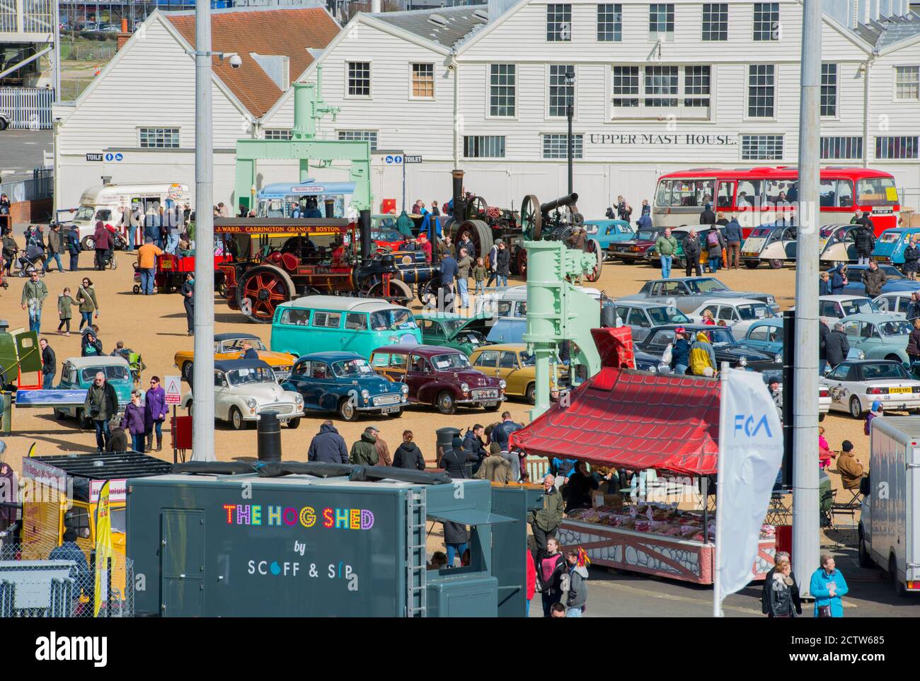 Voitures classiques au Chatham Dockyard Festival of Steam and transport Banque D'Images