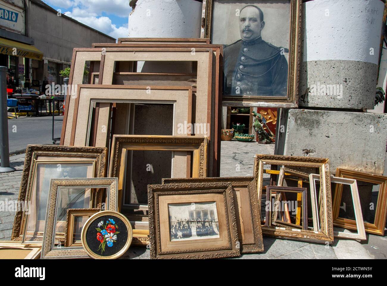 Paris, France, Shopping, porte de Clignancourt, marché aux antiquités,  Cadre photo ancien, marché aux puces de Saint Ouen à Paris Photo Stock -  Alamy