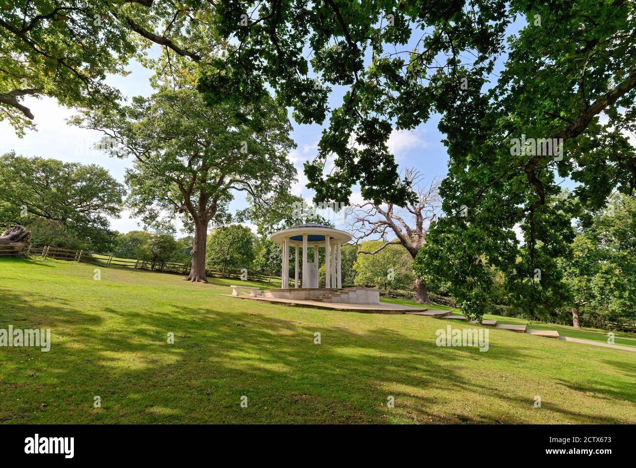 Le mémorial Magna carter à Runnymede Egham Surrey, Angleterre, Royaume-Uni Banque D'Images