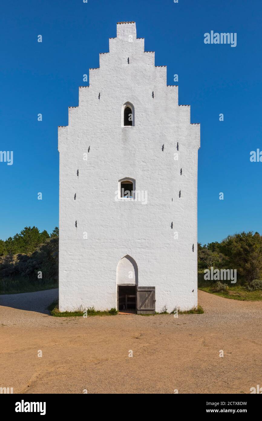 L'église couverte de sable ou l'église enterrée - Den Tilsandede Kirke En danois - SCT Laurentii du XIVe siècle près du Ville de Skagen au Danemark Banque D'Images