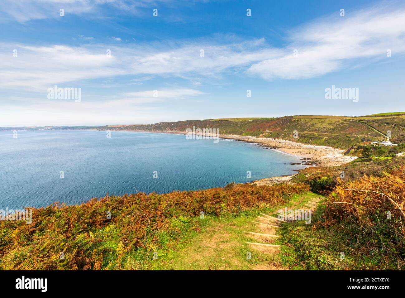 Whitsand Bay depuis le South West Coast Path sur la péninsule de Rame, à Cornwall, en Angleterre Banque D'Images
