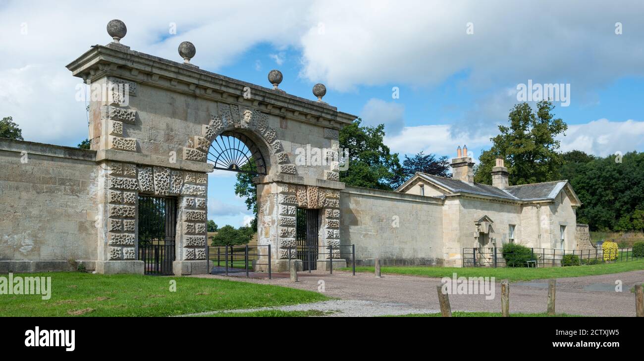 Ripon Gates, entrée de l'allée de la calèche au site classé au patrimoine mondial de Studley Royal dans le North Yorkshire Banque D'Images