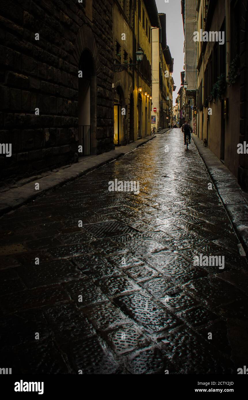 Rue à Florence après la pluie Banque D'Images