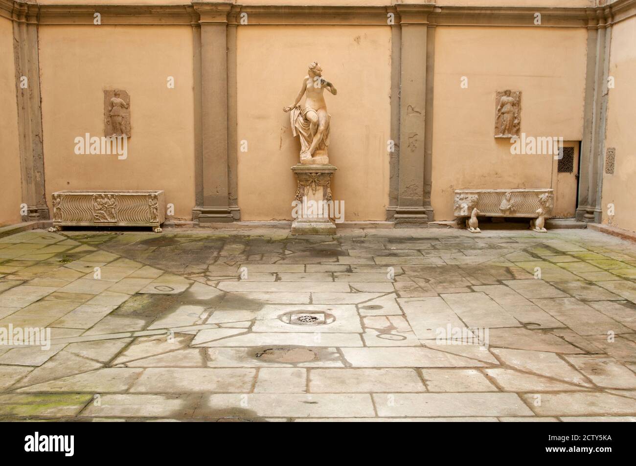 Vue sur une belle cour à l'intérieur du Palazzo Pitti, Florence Banque D'Images
