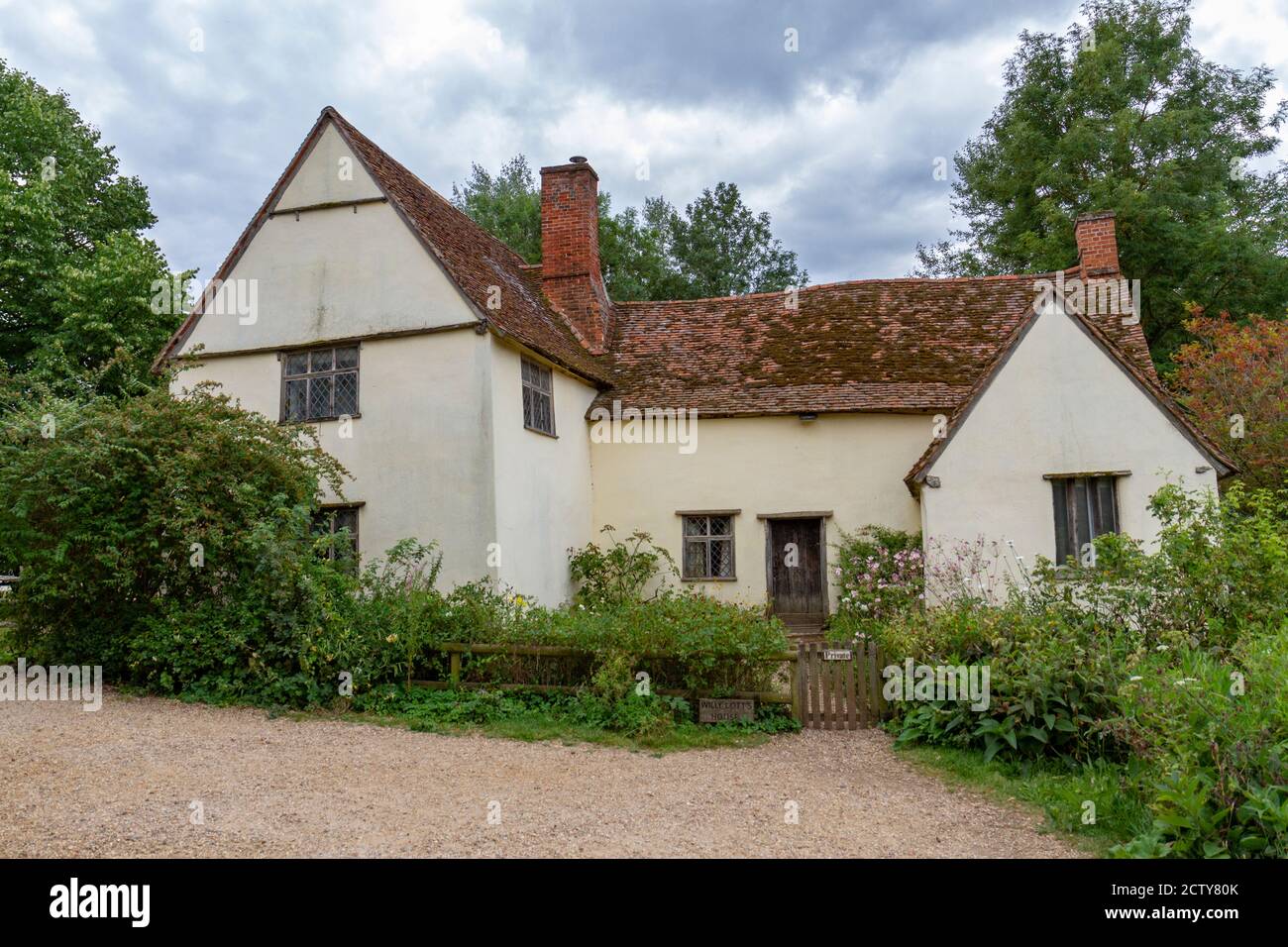 Willy Lott Cottage à côté de l'étang utilisé dans le « Hay Wain » de John Constable, The River Sour, East Bergholt, Suffolk, Royaume-Uni. Banque D'Images