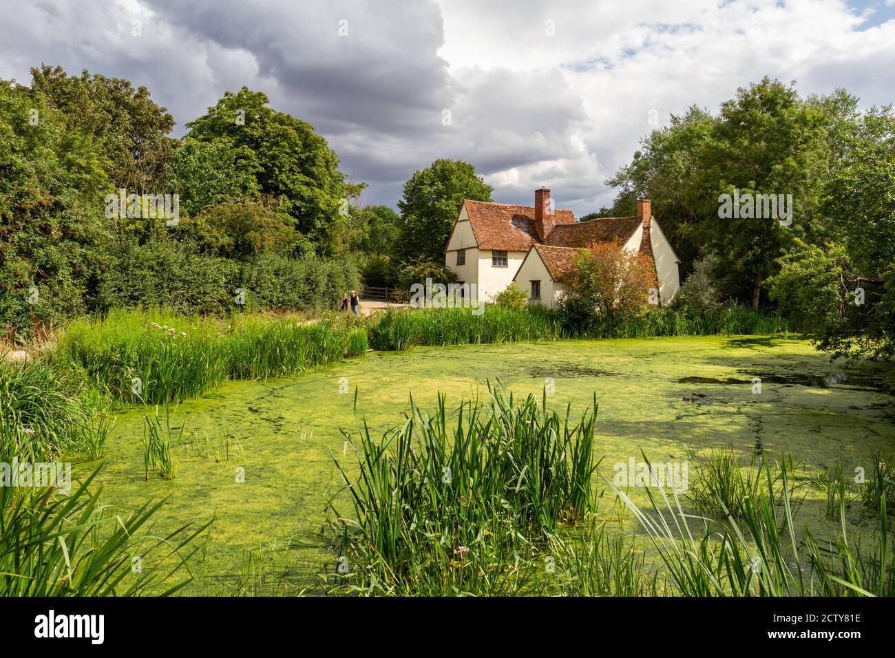 Willy Lott Cottage à côté de l'étang utilisé dans le « Hay Wain » de John Constable, The River Sour, East Bergholt, Suffolk, Royaume-Uni. Banque D'Images