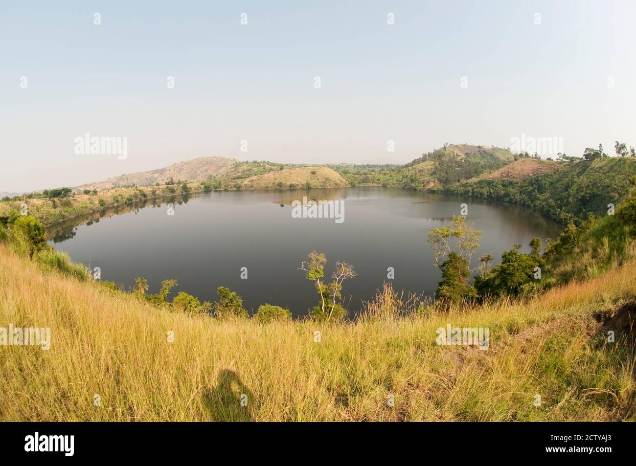 Lac dans une forêt, parc national Queen Elizabeth, Ouganda Banque D'Images