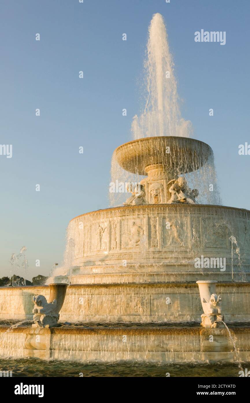 Fontaine dans un parc, Scott Memorial Fountain, Belle Isle Park, Détroit, Michigan, USA Banque D'Images