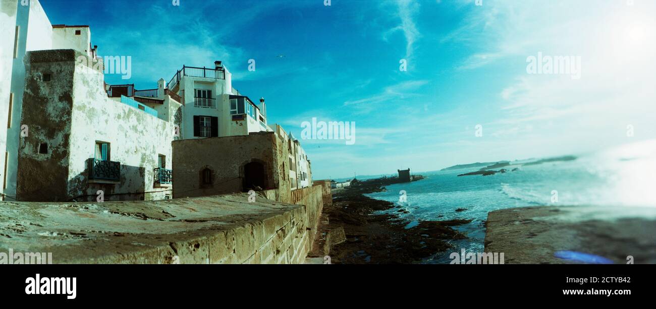 Bord de la médina sur la côte atlantique, Essaouira, Maroc Banque D'Images