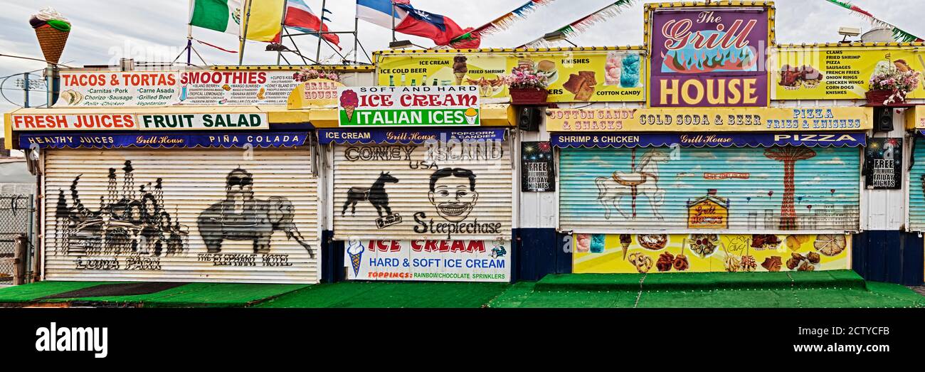 Old Store Front le long de la promenade de Riegelmann, long Island, Coney Island, New York City, New York State, États-Unis Banque D'Images