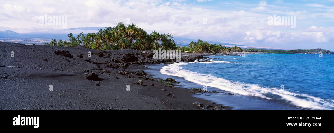 Surfez sur la plage, Hawaï, États-Unis Banque D'Images