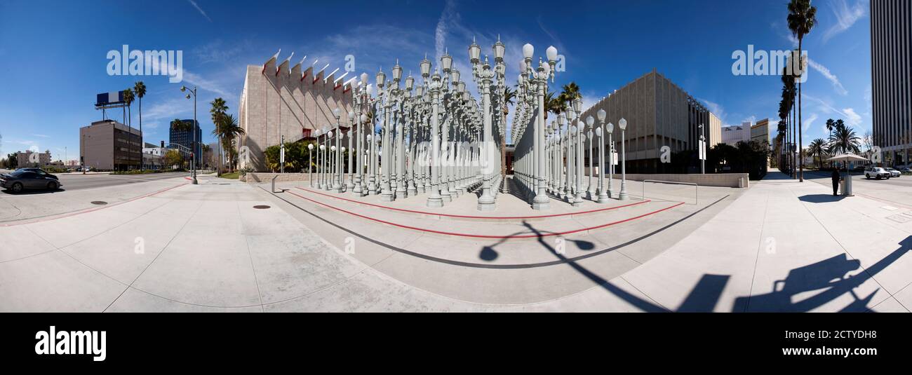 Sculptures de lumières à l'extérieur d'un musée, Los Angeles County Museum of Art, ville de Los Angeles, Los Angeles County, Californie, Etats-Unis Banque D'Images