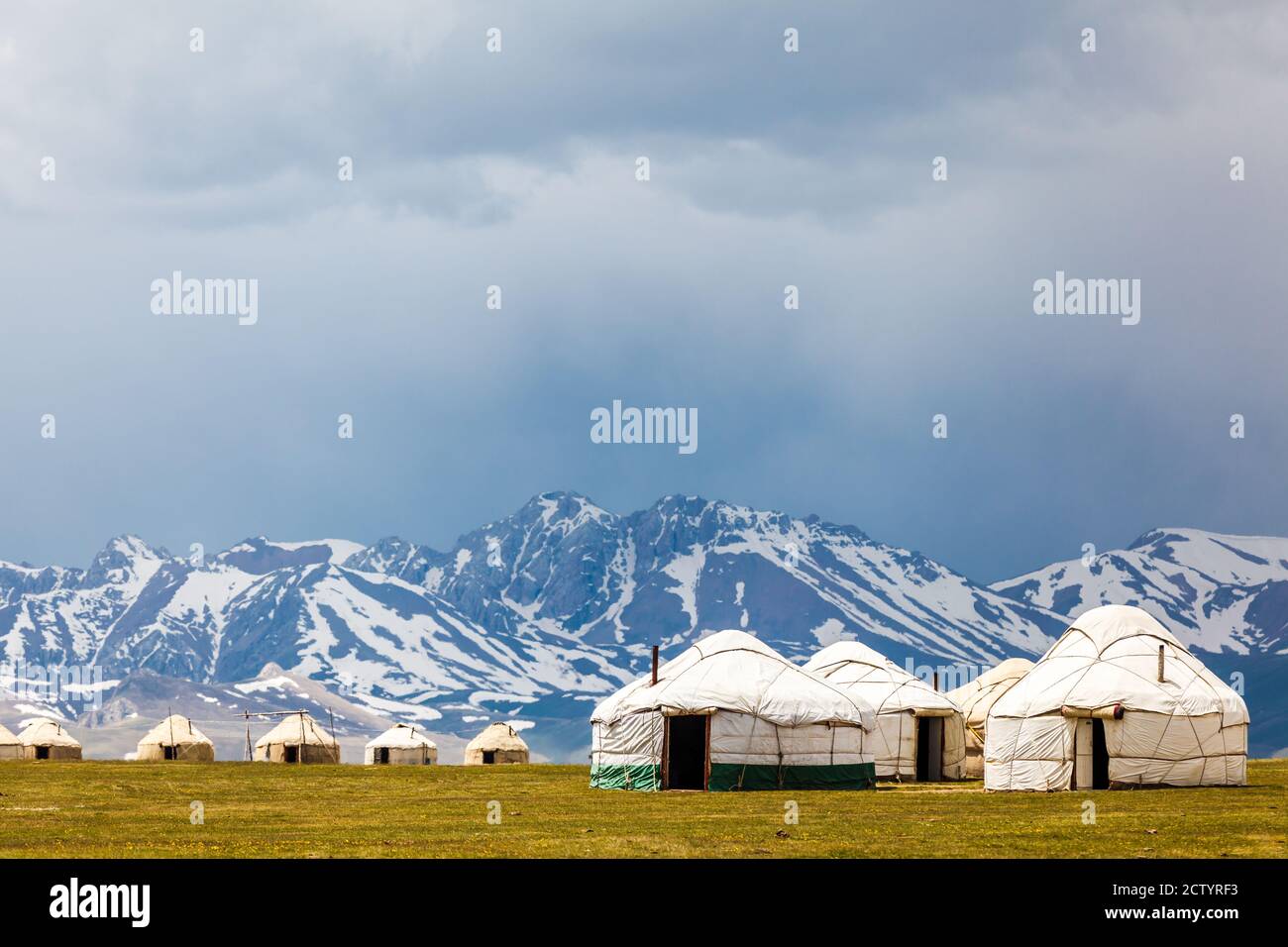 Song Kul - lac alpin haut dans le Tian Shan Montagnes du Kirghizistan Banque D'Images Song Kul - lac alpin haut dans le Tian Shan Montagnes du Kirghizistan Banque D'Images
