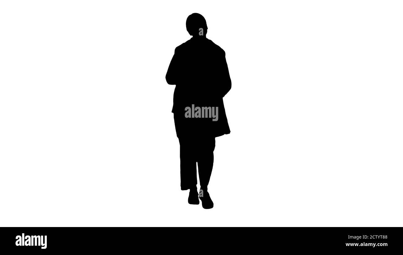 Bonne femme blonde enceinte marchant, Alpha Channel Banque D'Images