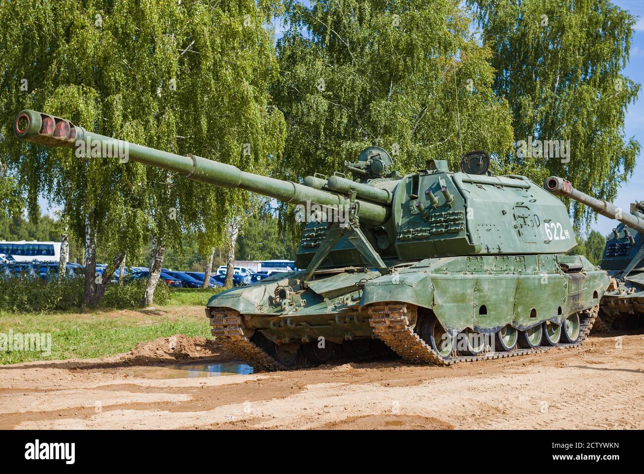 ALABINO, RUSSIE - 25 AOÛT 2020 : unité d'artillerie automotrice 2S19M 'Msta-s' avant le début du programme de démonstration. Bras du Forum militaire international Banque D'Images