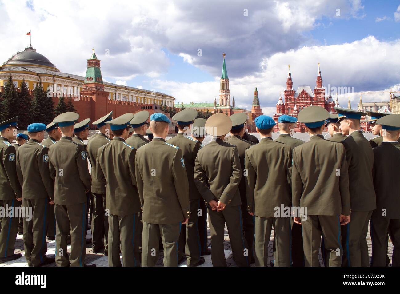 Les cadets de l'armée russe en visite sur la place Rouge, Moscou, Russie Banque D'Images