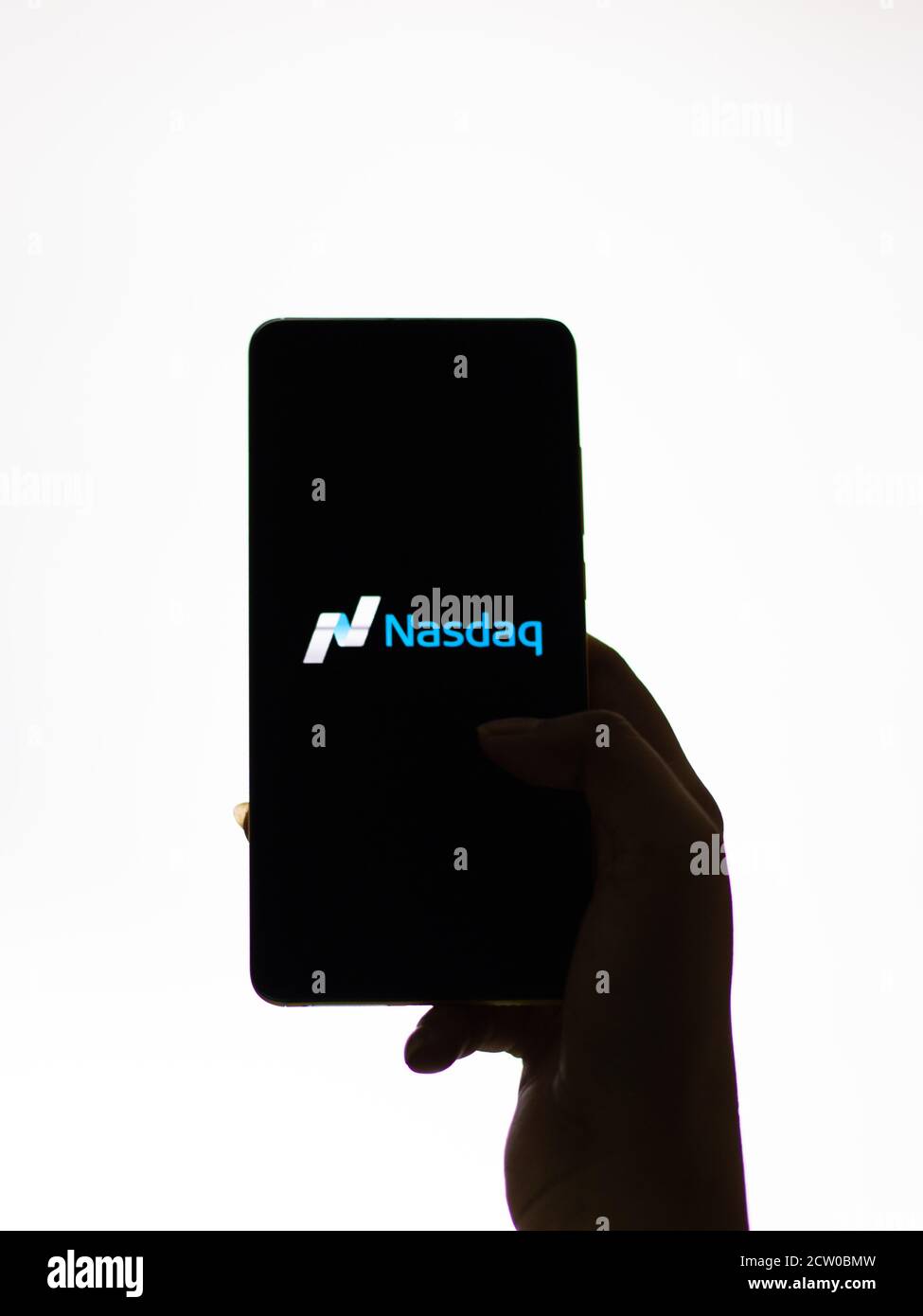 Assam, inde - 12 septembre 2020 : logo Nasdaq sur image de stock d'écran de téléphone. Banque D'Images